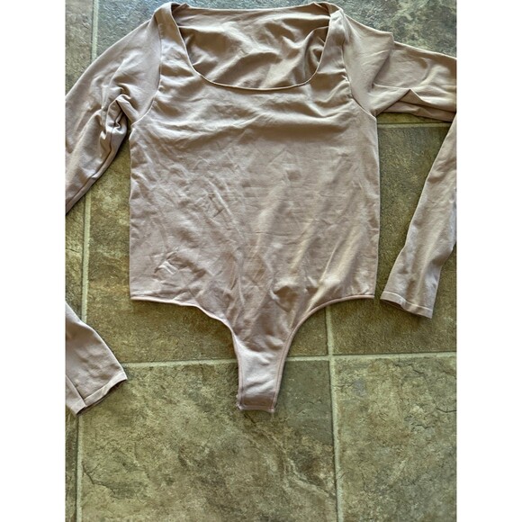 Skims Essential Long Sleeve Scoop Neck Bodysuit Size S/M Sienna - Picture 4 of 9